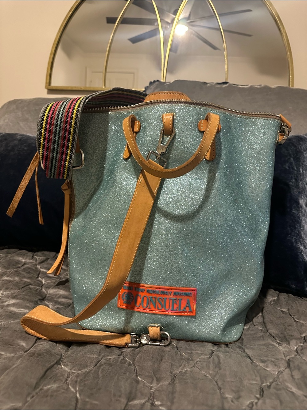 Zip up Consuela bag - Picture 3 of 4